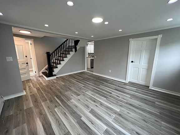 4th image of 490 Benedict Ave #1