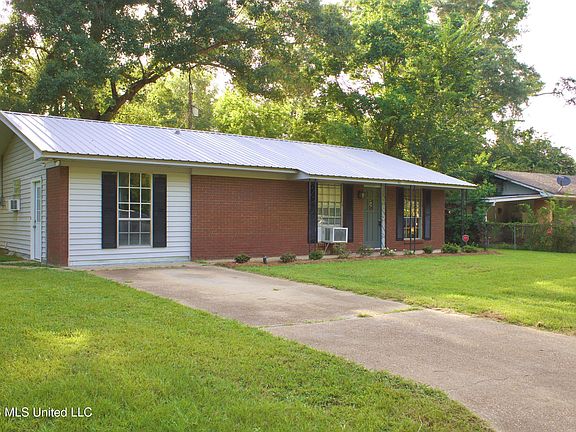 3rd image of 147 Skylane Dr
