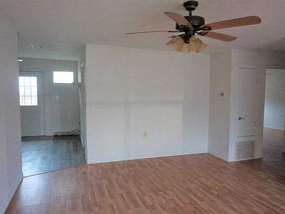3rd image of 203 Prairie St