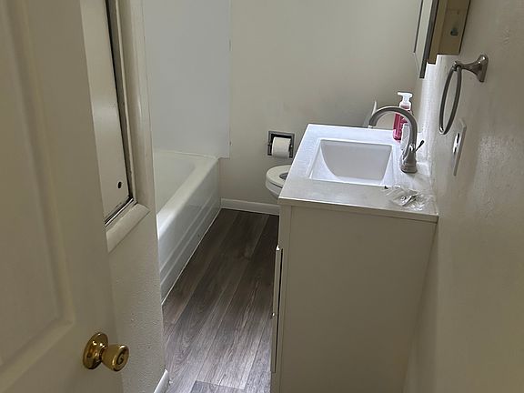4th image of 1334 3rd St NE #B