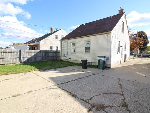 3rd image of 704 Moran Ave