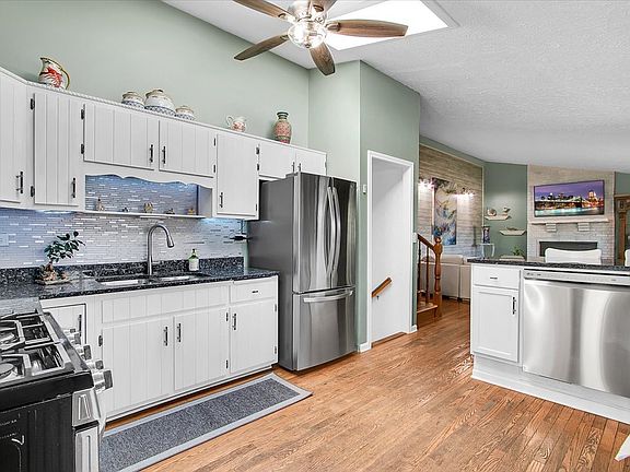 4th image of 7635 Walnut Ave