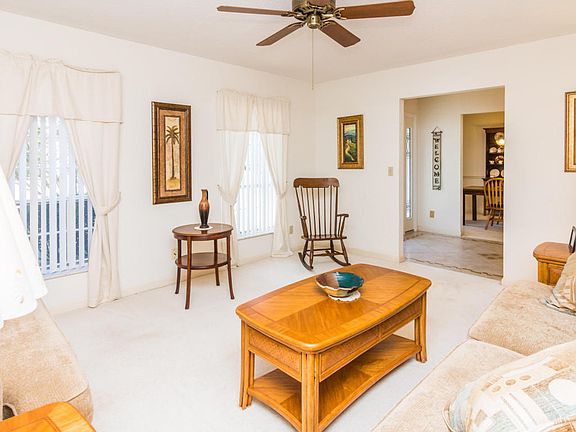 5th image of 69 Oakmont Cir
