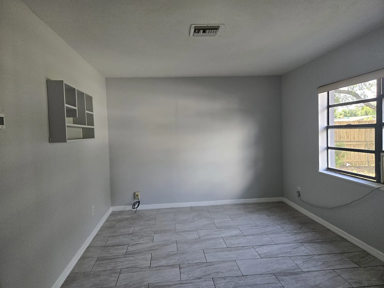 5 bed, 1600 sqft, $1,995 — Photo 2