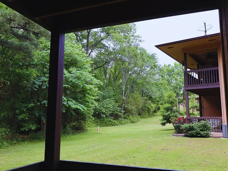 1100 Woodlawn Ave #64 — Photo 30