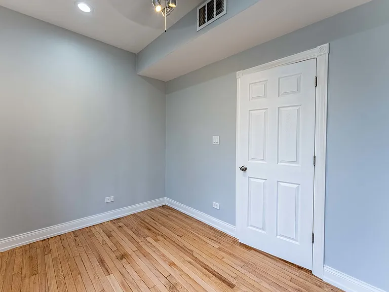 555 N Lawler Ave #1 — Photo 9
