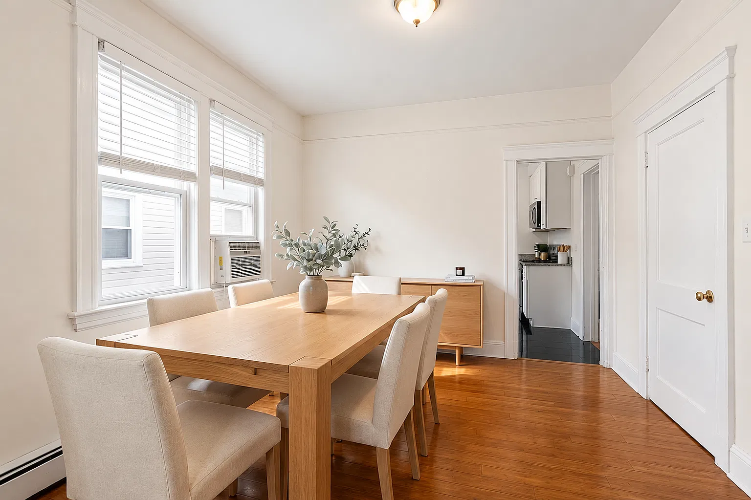 2 bed, 900 sqft, $2,900 — Photo 4