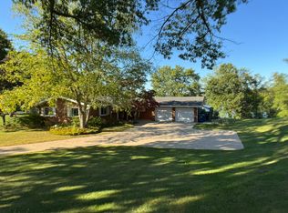 71 Lake Shore Dr, Barrington, IL 60010