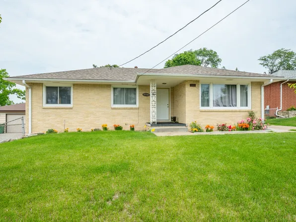 7409 Palm Dr, Urbandale, IA 50322