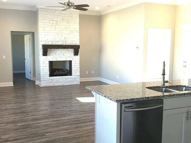 1626 Quincy Ave — Photo 5