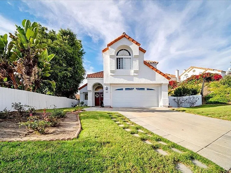 1423 Portofino Dr — Photo 2