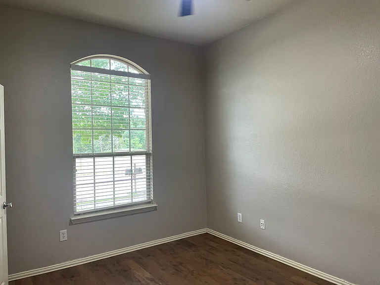 660 Payton Way — Photo 34