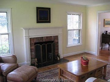 3rd image of 729 N Holly Dr