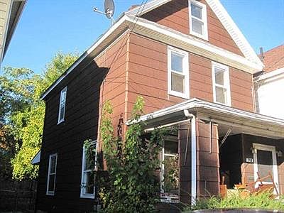 2nd image of 712 Wallace St