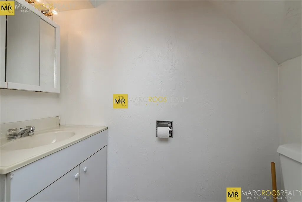 2 bed, 1000 sqft, $3,400 — Photo 3