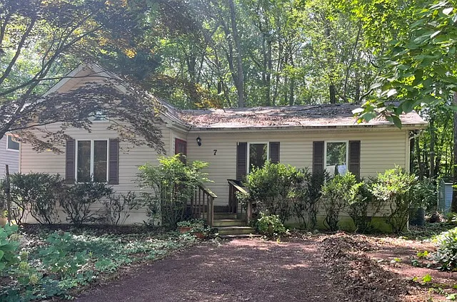 3 bed, 1188 sqft, $2,100 — Photo 1