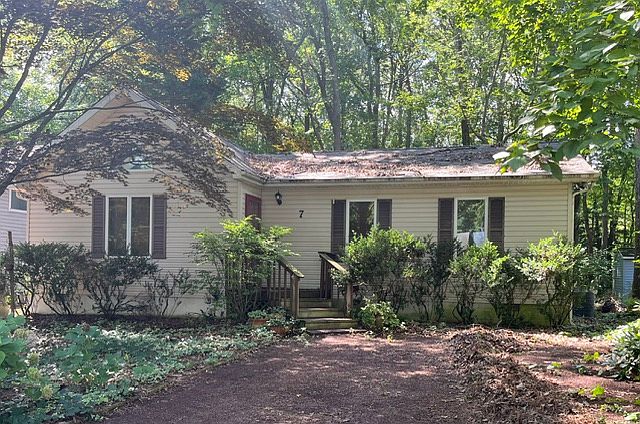 1st image of 7 Nottingham Ln