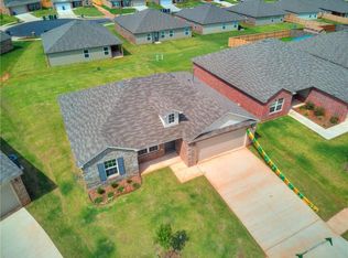 806 Hallow Oak Ct, Midwest City, OK 73130