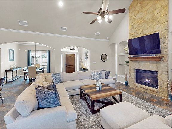 5th image of 213 Shady Oaks Ln