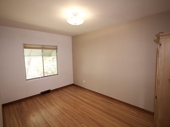 5th image of 10922 75th Ave NW