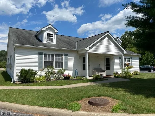 104C Fairways Dr #104-C, Chardon, OH 44024