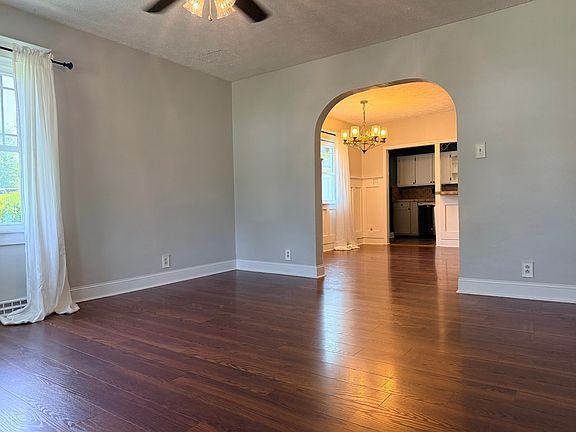 5th image of 1012 Center St