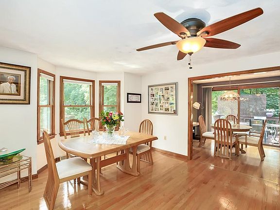5th image of 25 Evergreen Cir