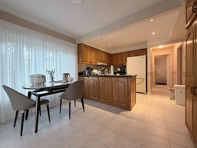 8 Roverdale Ct — Photo 7