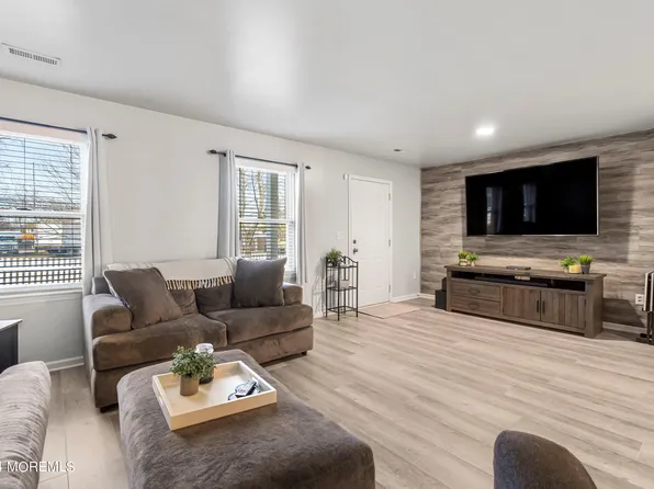 20 Wiley Way #20, Toms River, NJ 08757
