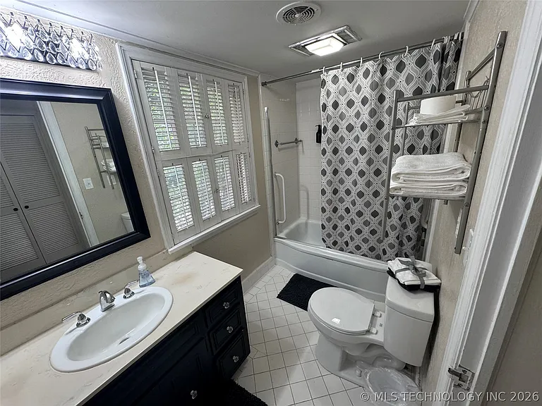 1525 Hillcrest Dr — Photo 15