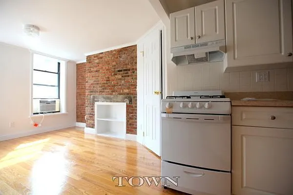 Rented by Town Residential | media 14