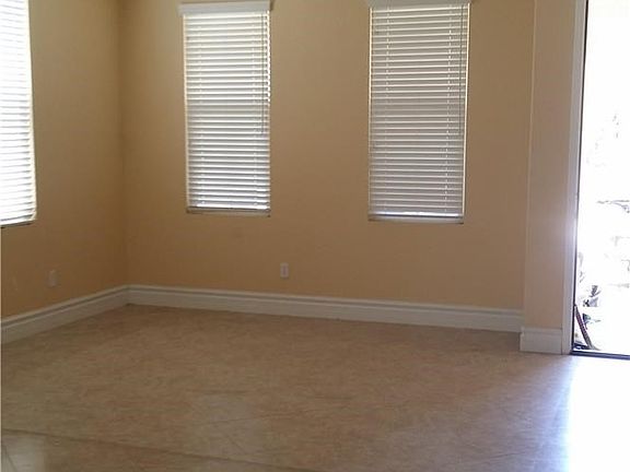 2nd image of 1134 W Glenwood Ct