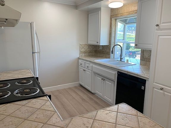 Excellent storage, design, utility of kitchen