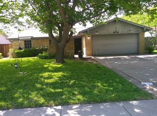 509 W Springdale Ln, Grand Prairie, TX 75052
