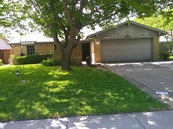 509 W Springdale Ln, Grand Prairie, TX 75052