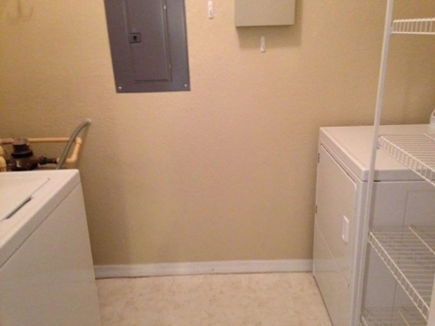 Move-In Special! Off Your First Month's Rent! 1/1 Gated Allegro Palm Resort-Style Amenities! — Photo 4