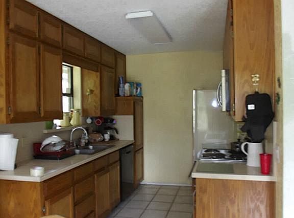4th image of 3929 Twin Creek Dr