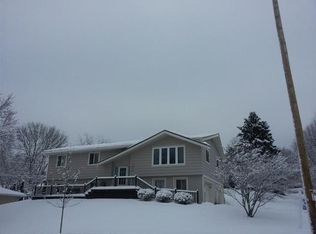 201 Jasper Ln, Waukesha, WI 53188