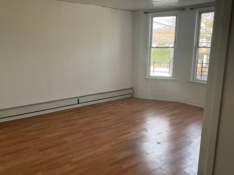 1st image of 172 Hillside Ave #2