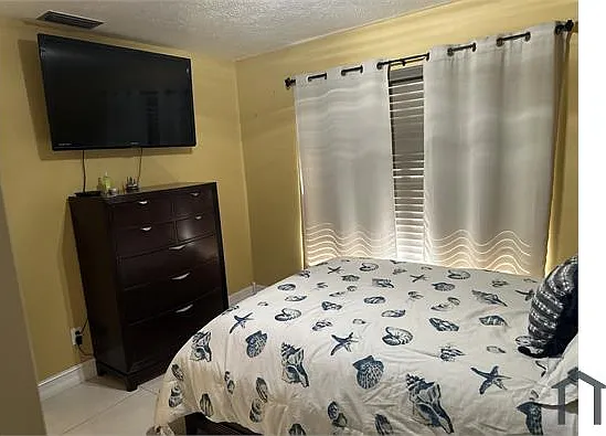 2 bed, 1000 sqft, $1,699 — Photo 3
