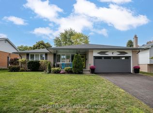 17 Applewood Ln, London, ON N6J 3P9