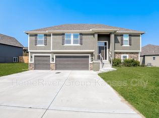 4938 Park Ridge Dr, Independence, MO 64015