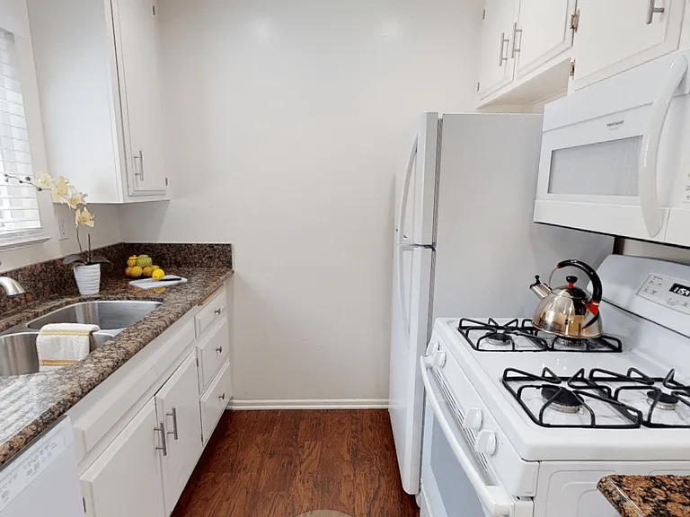 Maddox Appartments — Photo 16