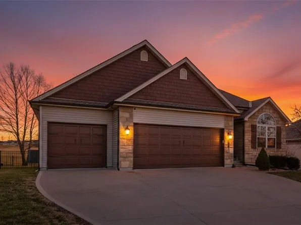 707 Tomahawk Ct, Smithville, MO 64089