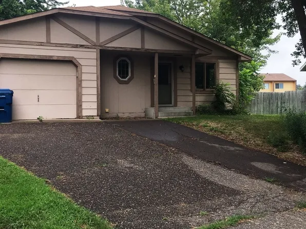 716 Washington Ct NW, Elk River, MN 55330