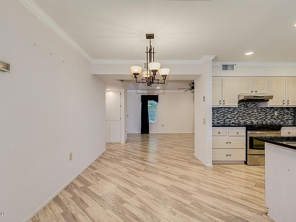 5th image of 9510 W Cedar Hill Cir N