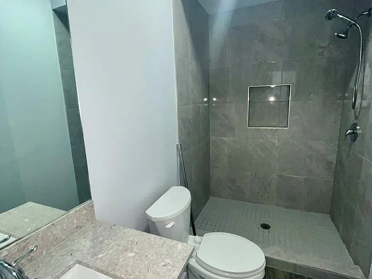 1122 E 20th St #5 — Photo 14