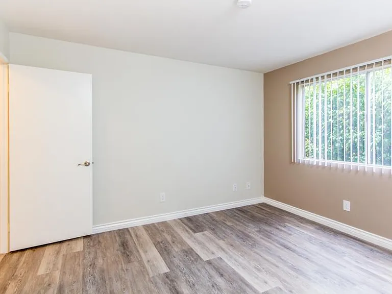 4620 S Slauson Ave — Photo 11