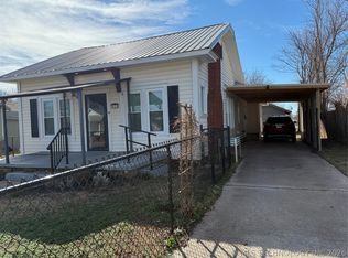 933 E Maple St, Cushing, OK 74023