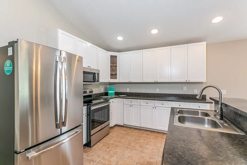4 bed, 2.0 bath, 1941 sqft, $2,580 — Photo 4